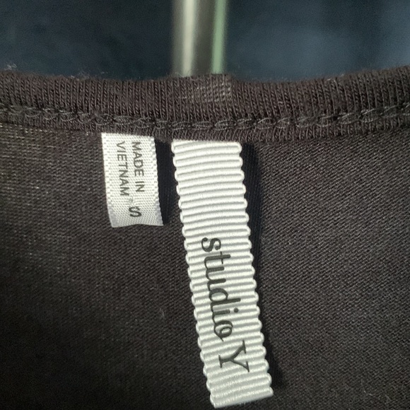 Studio Y short sleeve top - Picture 4 of 4